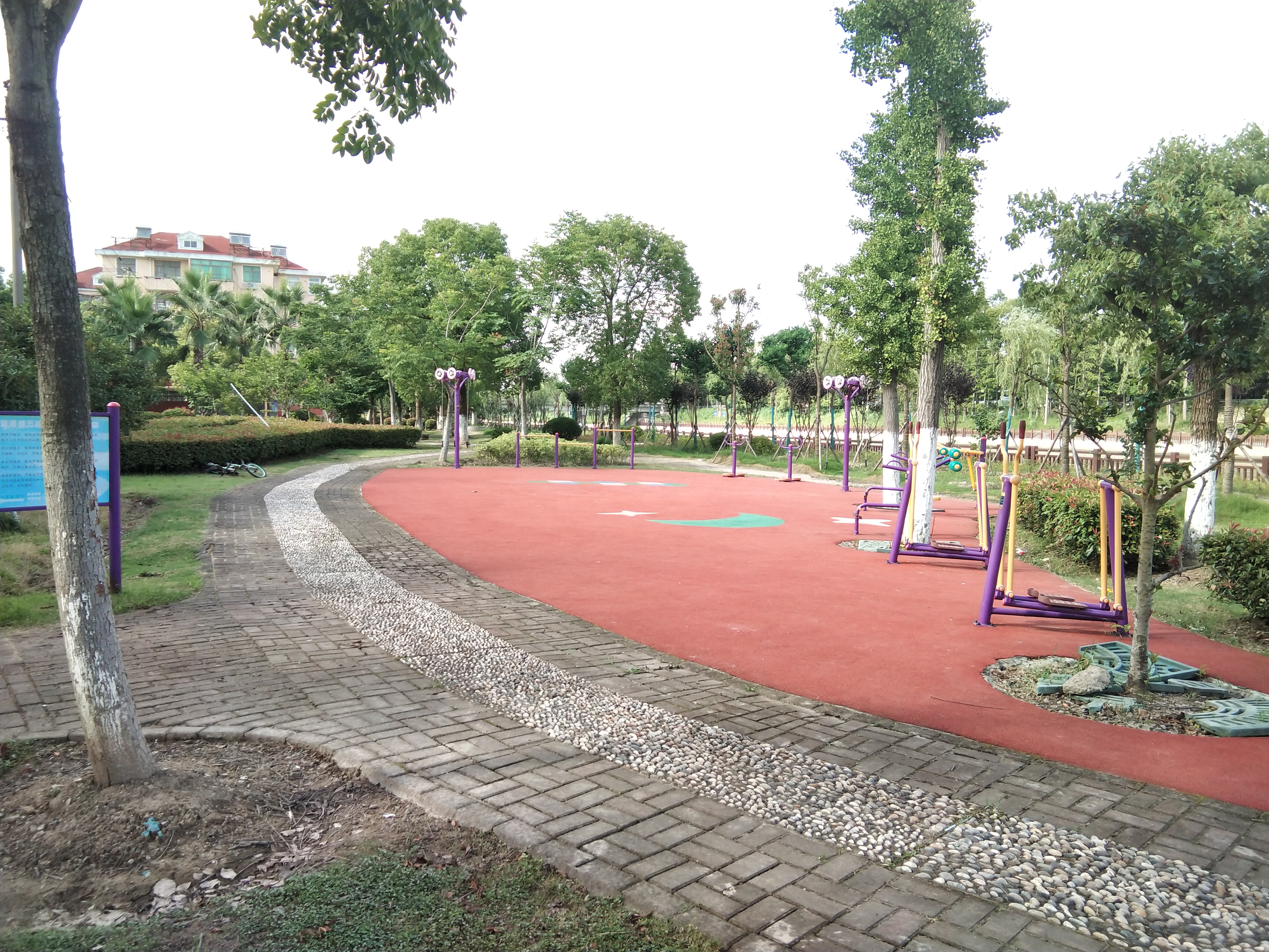 五四中港三村綠地健身點(diǎn)