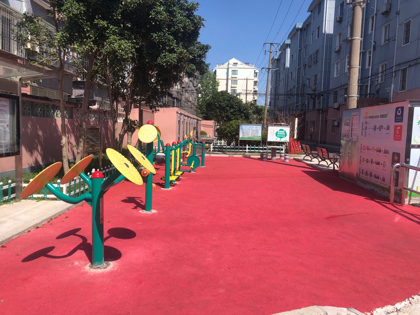 紫衛(wèi)居委衛(wèi)龍新村市民益智健身點