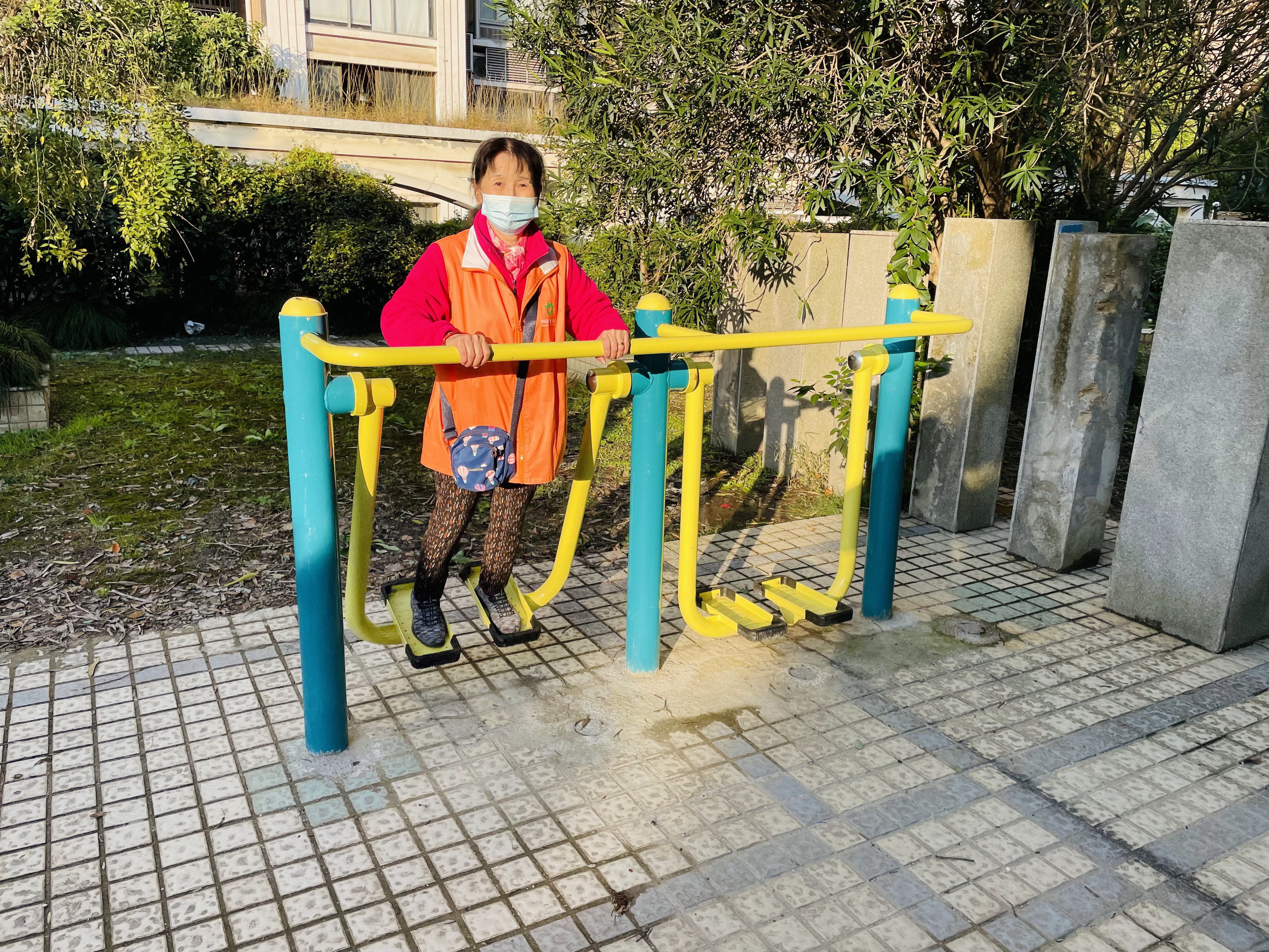 二位智能太空漫步機(jī)