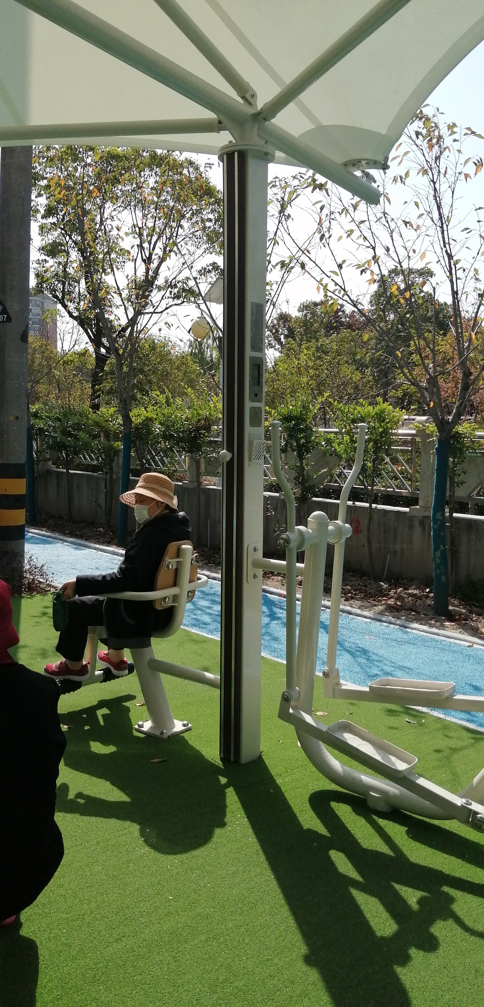 互動(dòng)式坐蹬推拉訓(xùn)練器