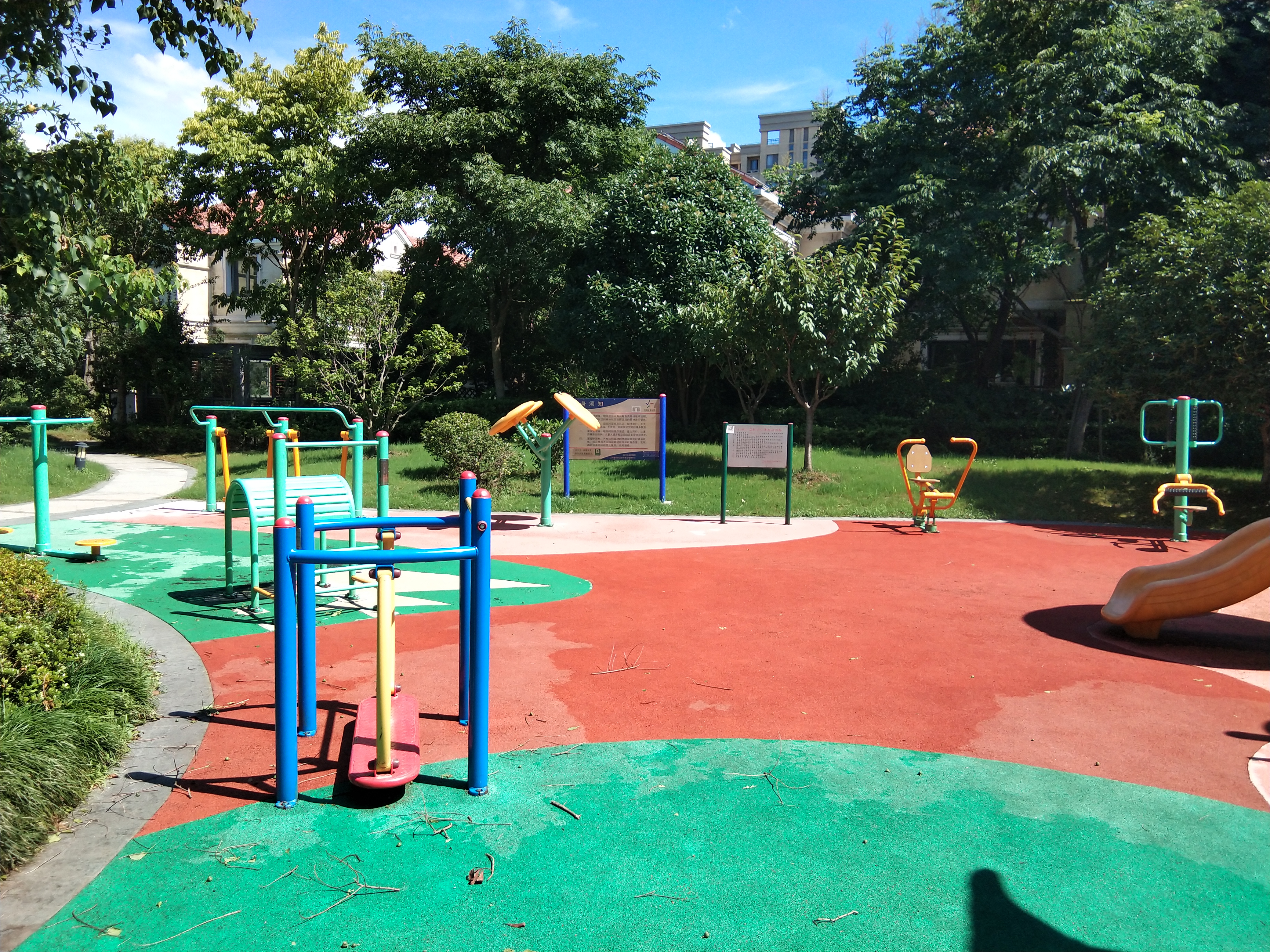 茉莉名邸居委B健身苑點