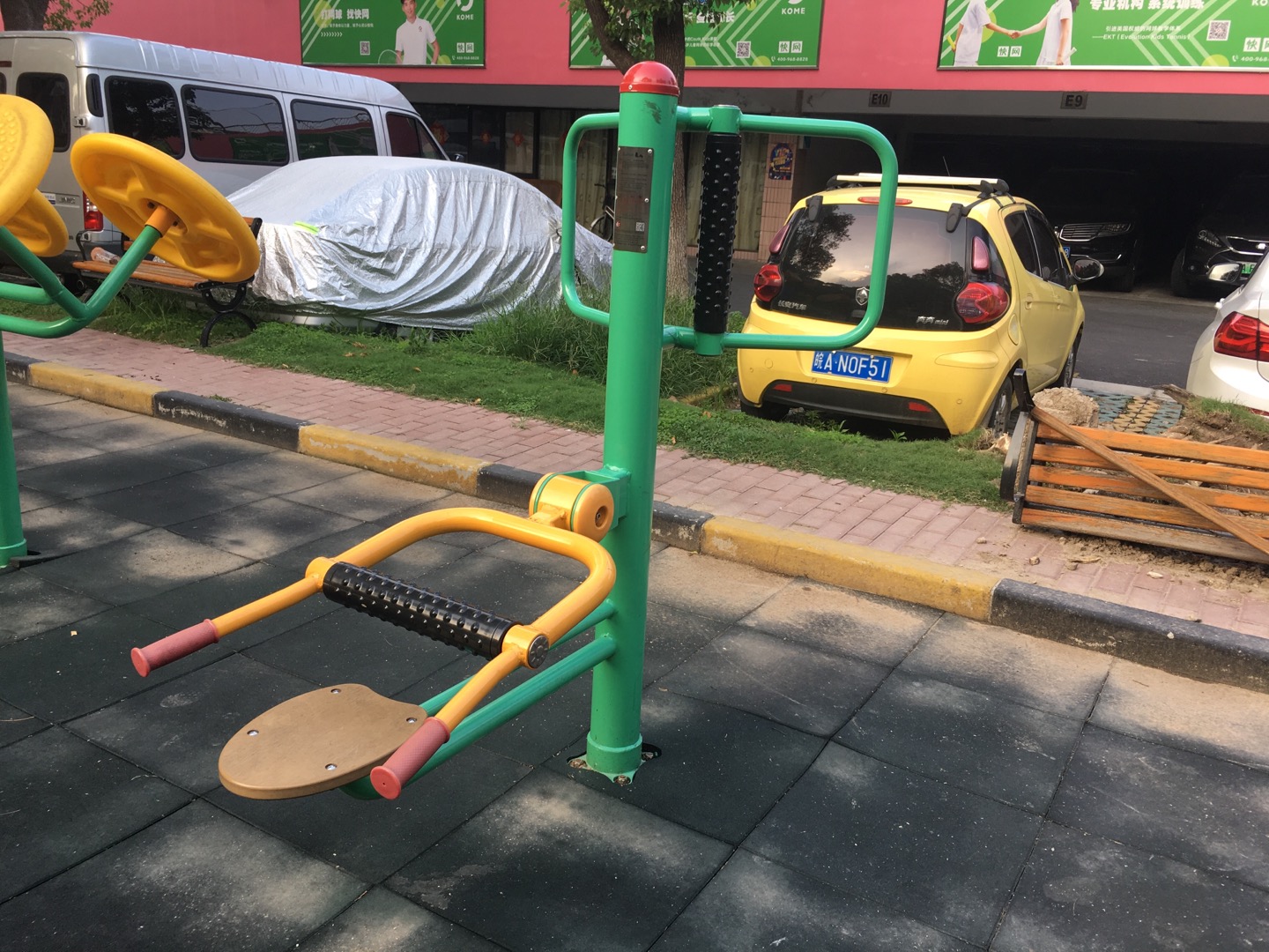 坐式腰背按摩器