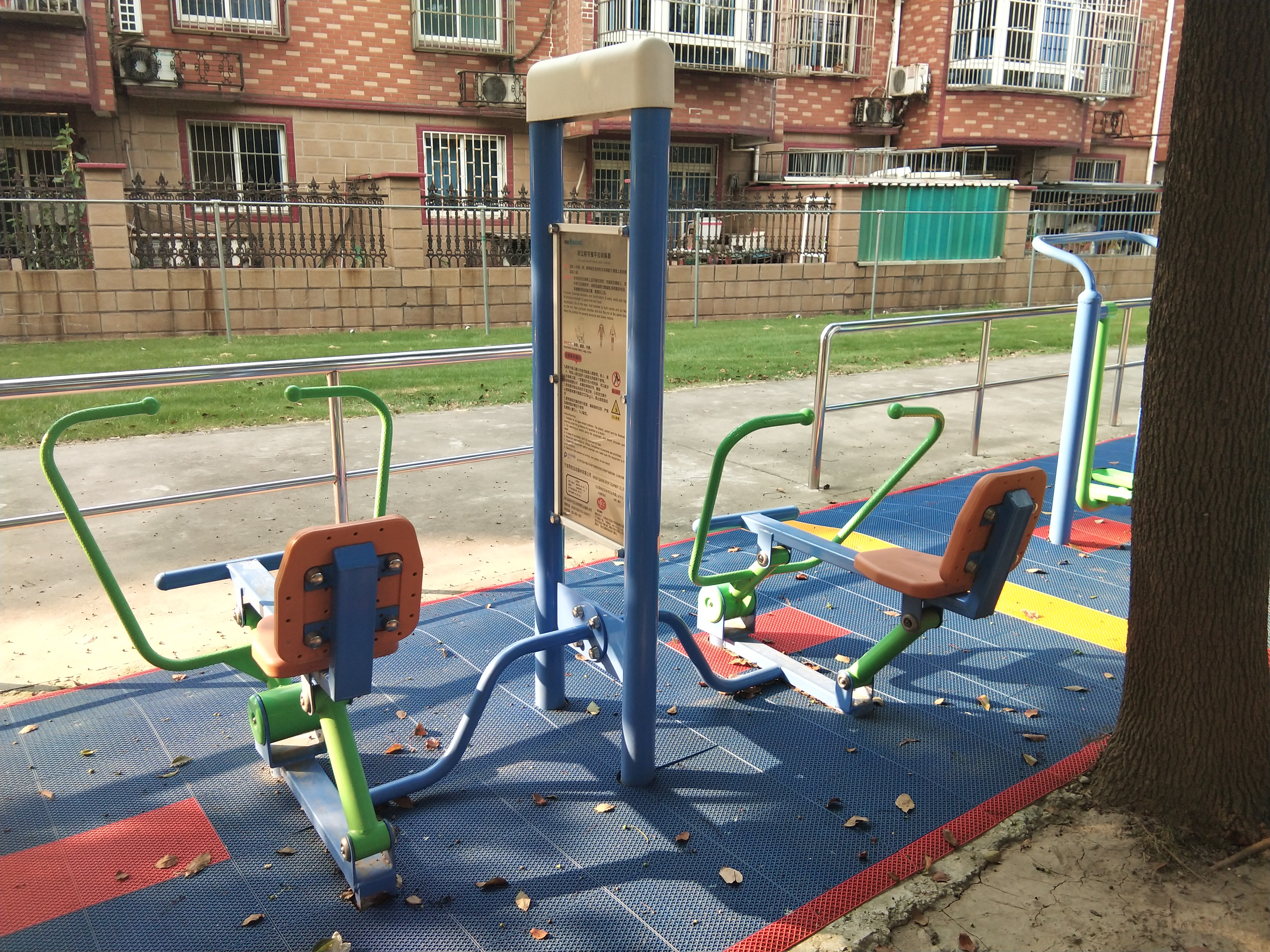 雙立柱平推平拉訓(xùn)練器