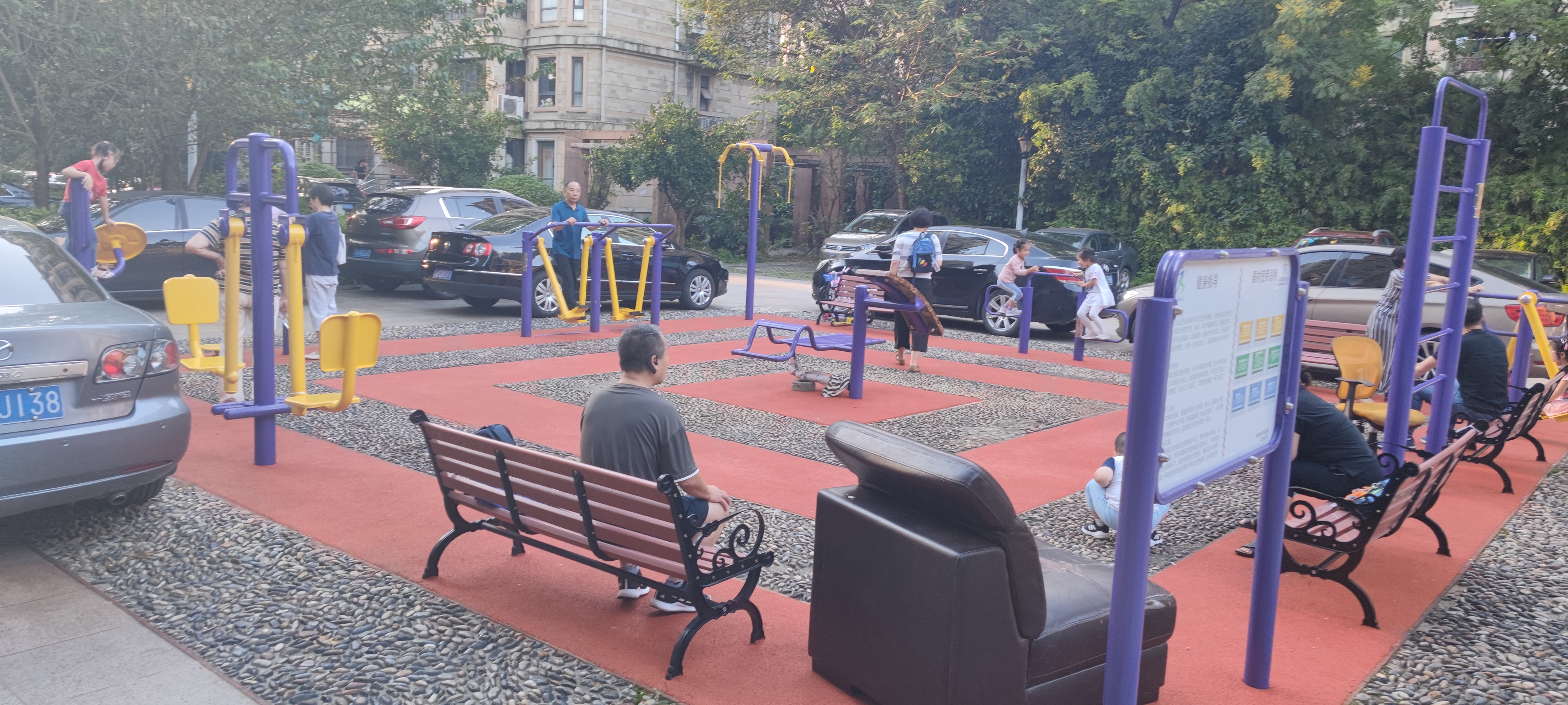 時(shí)代花園居委健身點(diǎn)A