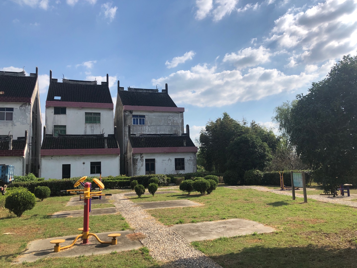 萬(wàn)春村懷家宅健身點(diǎn)