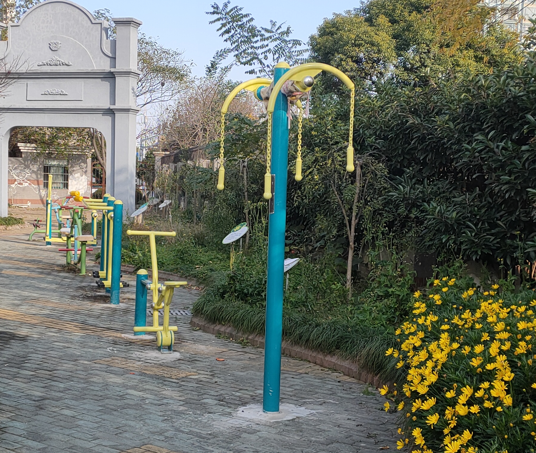 榮成居委會(huì)健身點(diǎn)（一）