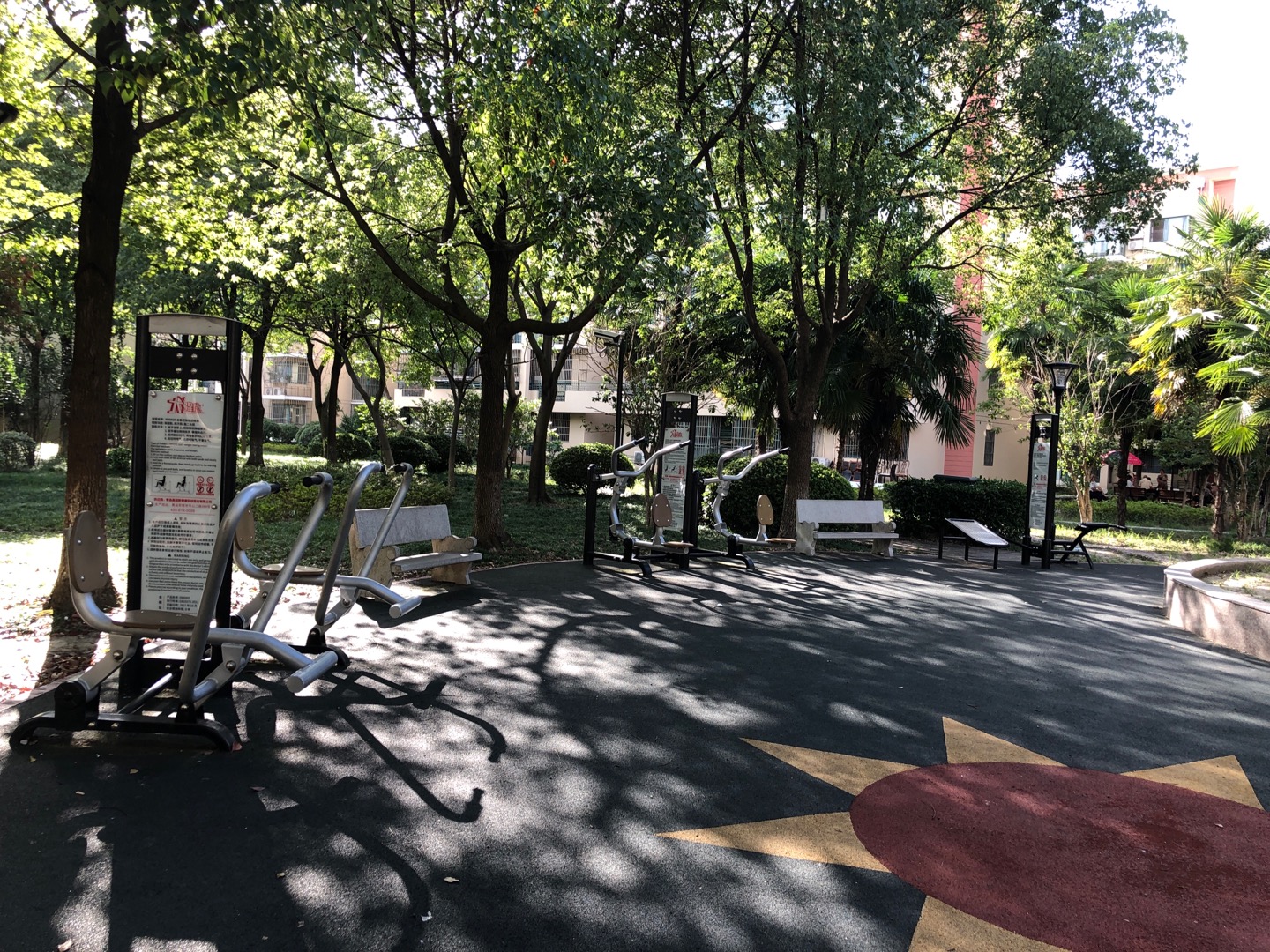 飛碟苑居委D健身苑點