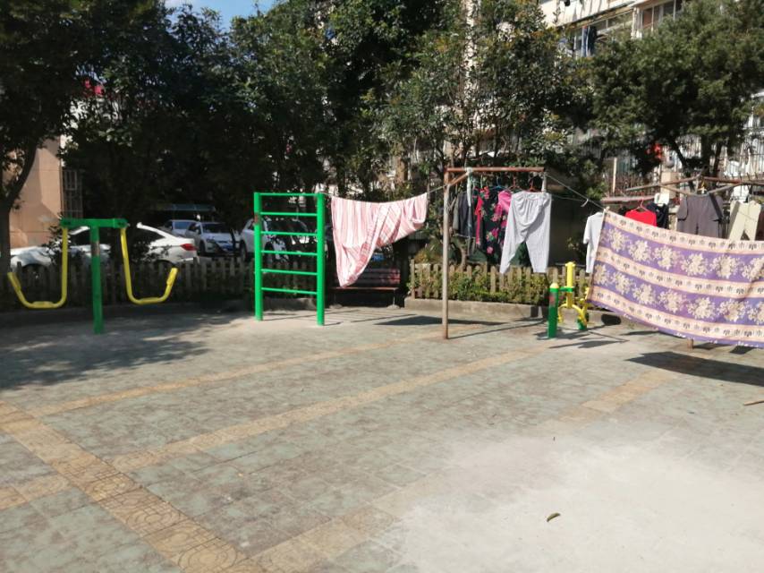 上南八村居委洪山路237弄健身點(diǎn)