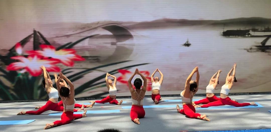 運(yùn)動(dòng)場(chǎng)