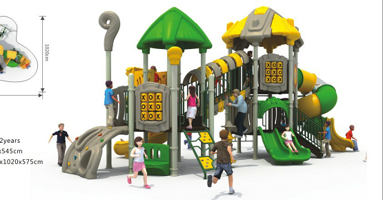 孩子玩滑滑梯時的安全著裝