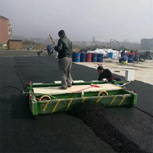 自動塑膠跑道攤鋪機 無極調(diào)速塑膠跑道鋪設(shè)機 操場鋪裝機價格