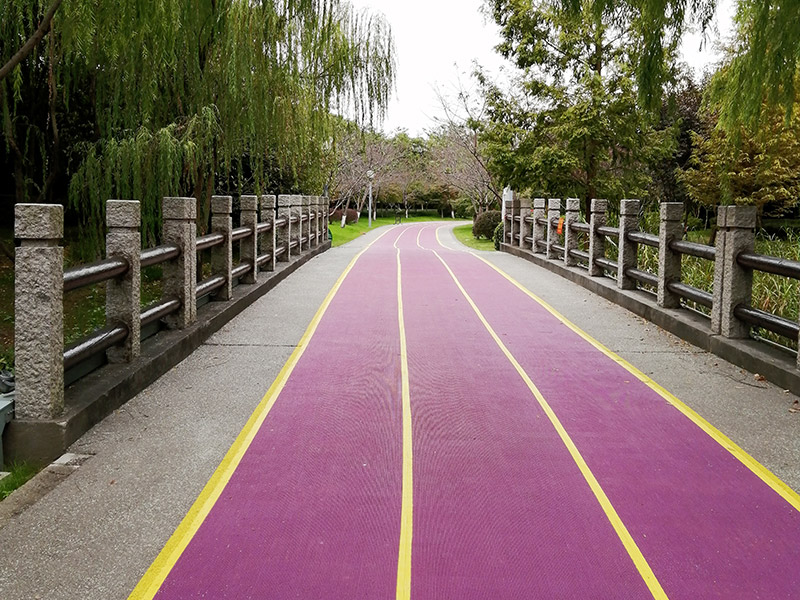 聚酯纖維EPDM橡膠跑道卷材是什么？